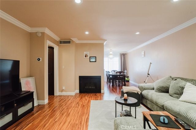 8016 Via Verona, Burbank, CA 91504