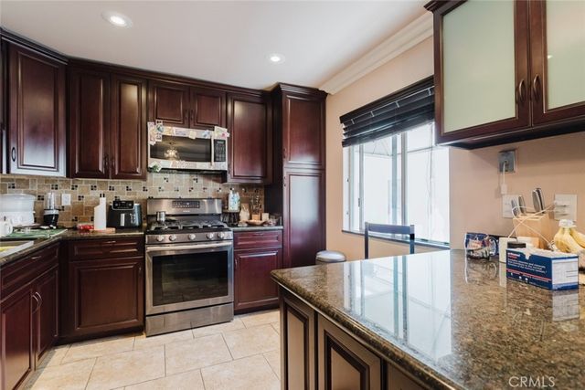 8016 Via Verona, Burbank, CA 91504