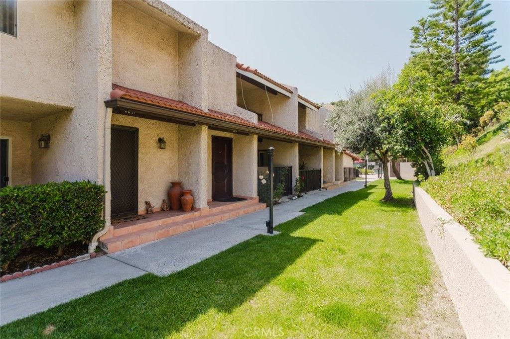 8016 Via Verona, Burbank, CA 91504