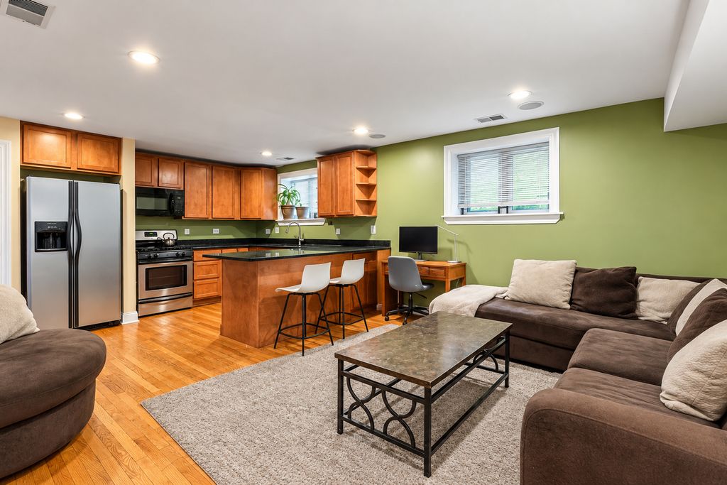 2319 W Rosemont Avenue G, Chicago, IL 60645 — photo 2