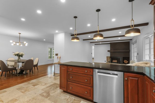 575 Gateshead N Avenue, Elk Grove Village, IL 60007