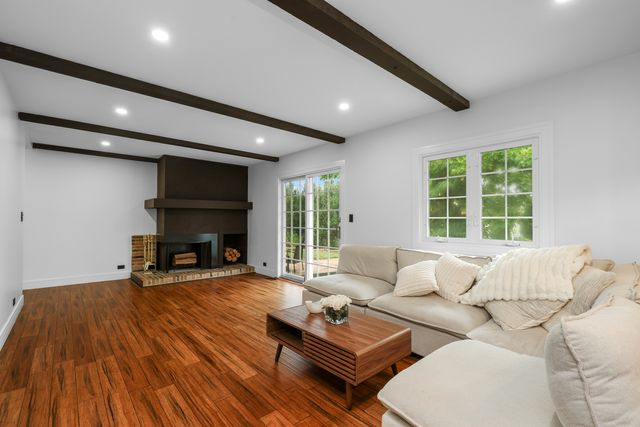 575 Gateshead N Avenue, Elk Grove Village, IL 60007