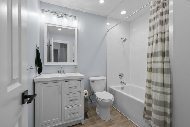 575 Gateshead N Avenue, Elk Grove Village, IL 60007