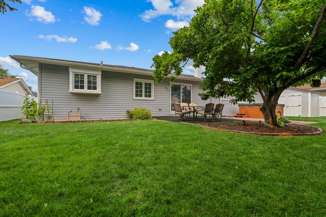 575 Gateshead N Avenue, Elk Grove Village, IL 60007