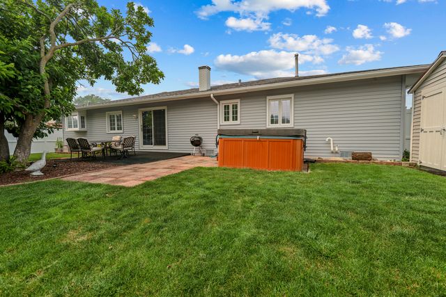 575 Gateshead N Avenue, Elk Grove Village, IL 60007