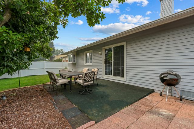 575 Gateshead N Avenue, Elk Grove Village, IL 60007
