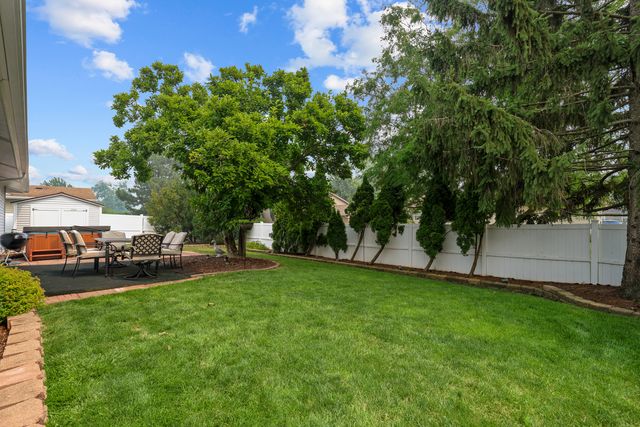 575 Gateshead N Avenue, Elk Grove Village, IL 60007