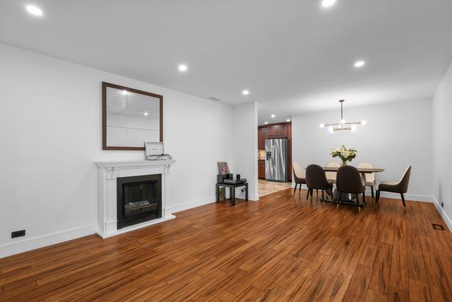 575 Gateshead N Avenue, Elk Grove Village, IL 60007