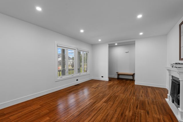 575 Gateshead N Avenue, Elk Grove Village, IL 60007