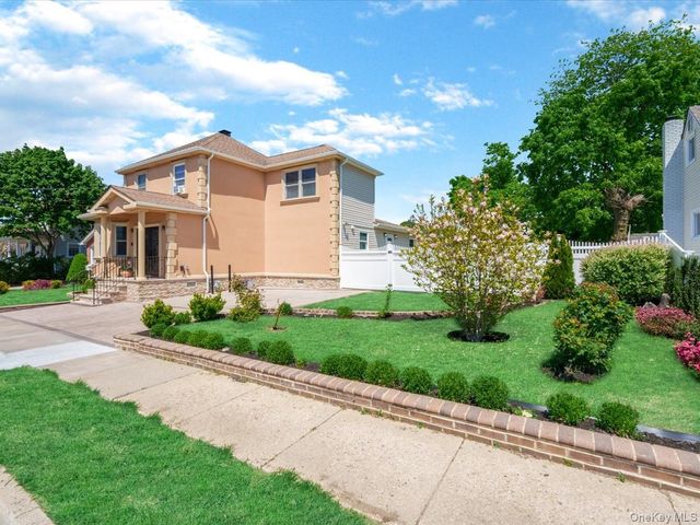 29 Colonial Avenue, Freeport, NY 11520