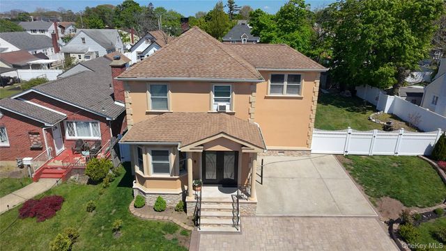 29 Colonial Avenue, Freeport, NY 11520