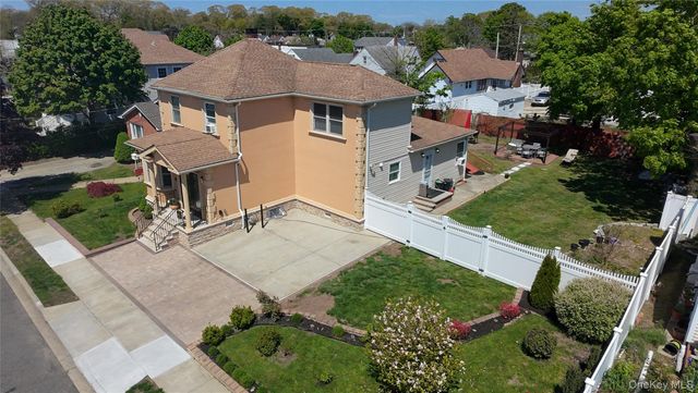 29 Colonial Avenue, Freeport, NY 11520