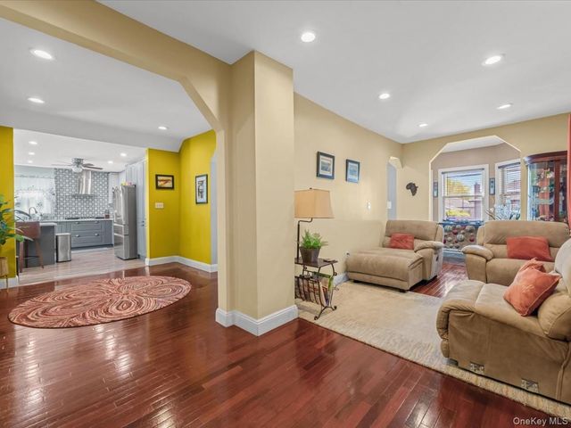 29 Colonial Avenue, Freeport, NY 11520