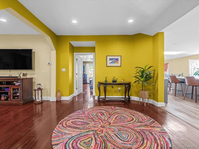 29 Colonial Avenue, Freeport, NY 11520