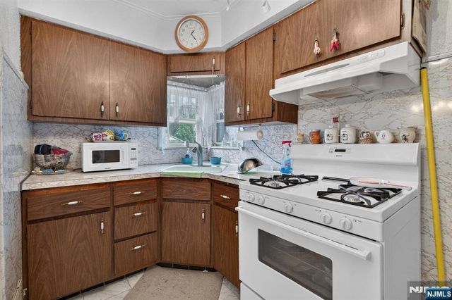 105 Baldwin Place, Bloomfield, NJ 07003