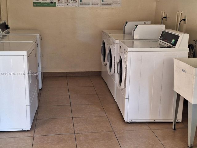 17600 NW 68th Ave B4009, Hialeah, FL 33015