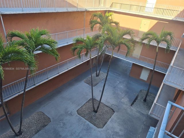 17600 NW 68th Ave B4009, Hialeah, FL 33015