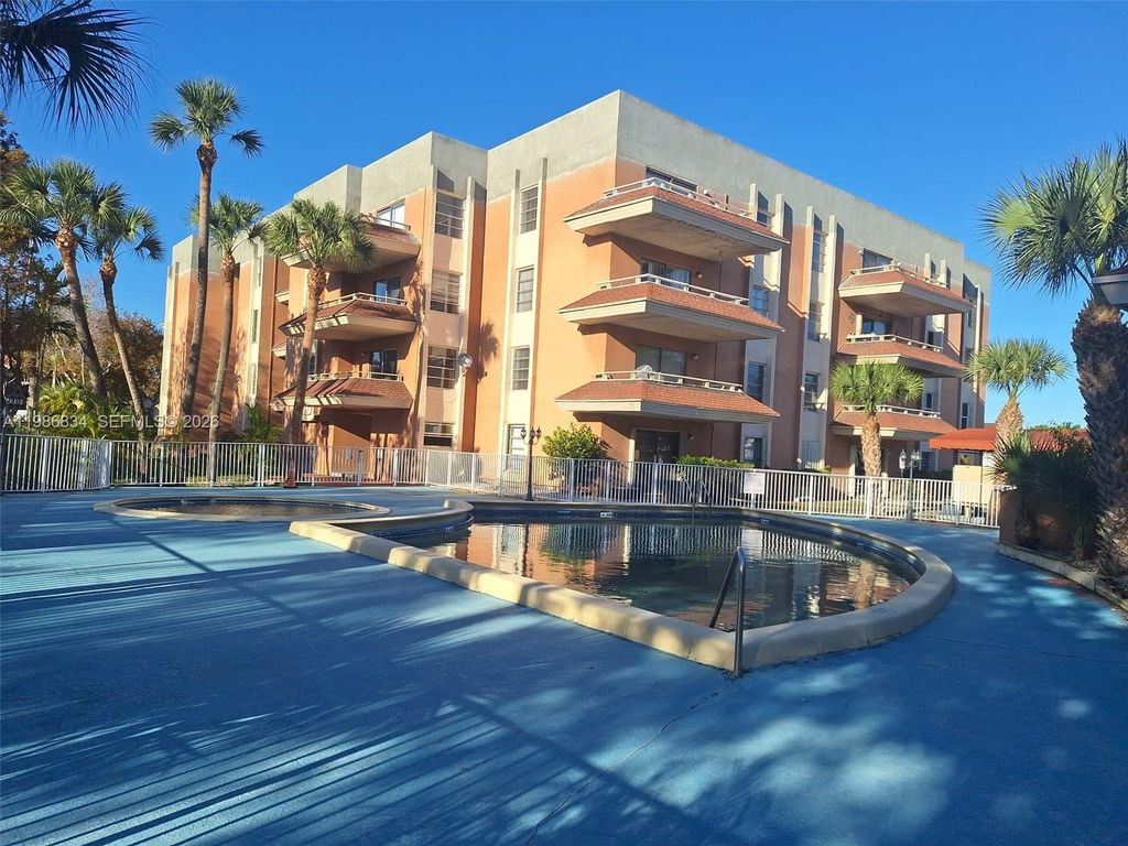 17600 NW 68th Ave B4009, Hialeah, FL 33015