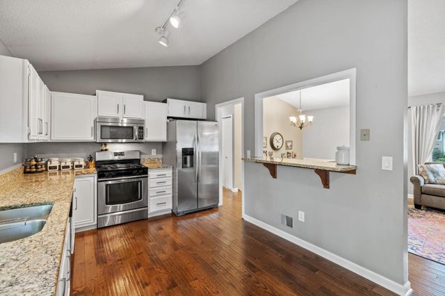 6871 Chaparral Lane, Chanhassen, MN 55317