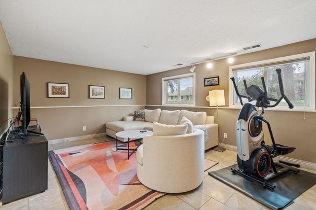 6871 Chaparral Lane, Chanhassen, MN 55317