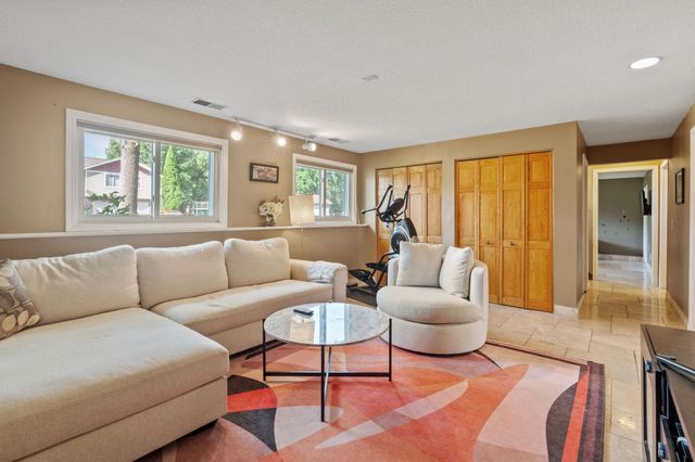 6871 Chaparral Lane, Chanhassen, MN 55317