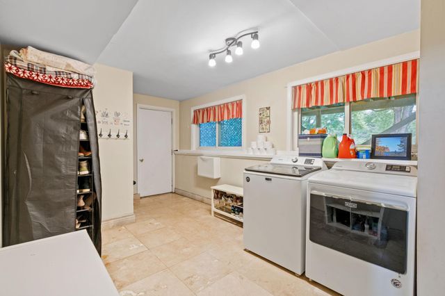 6871 Chaparral Lane, Chanhassen, MN 55317