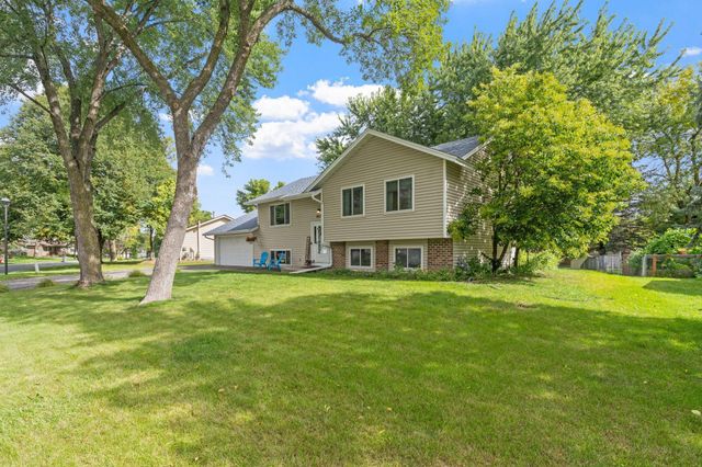 6871 Chaparral Lane, Chanhassen, MN 55317