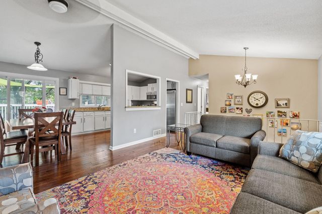 6871 Chaparral Lane, Chanhassen, MN 55317