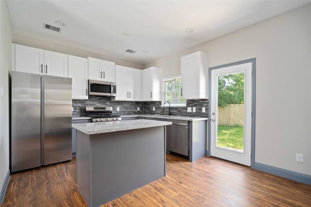 4506 Mayflower Street B, Houston, TX 77051