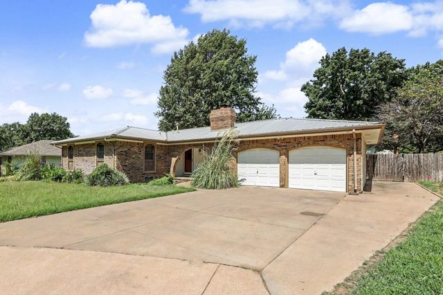 1306 E Brookfield Lane, Derby, KS 67037