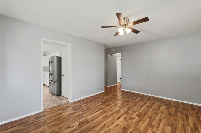 1306 E Brookfield Lane, Derby, KS 67037