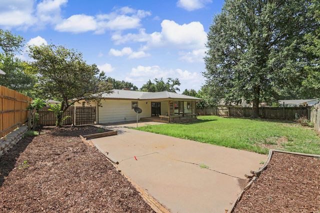 1306 E Brookfield Lane, Derby, KS 67037