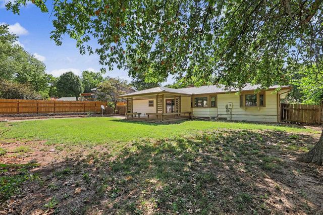 1306 E Brookfield Lane, Derby, KS 67037