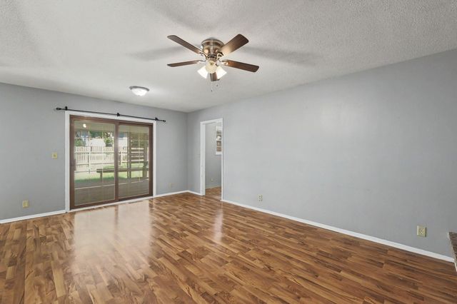 1306 E Brookfield Lane, Derby, KS 67037