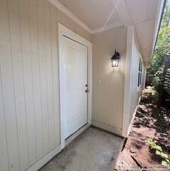 428 N Vaughan Ave Apt 4, Seguin, TX 78155