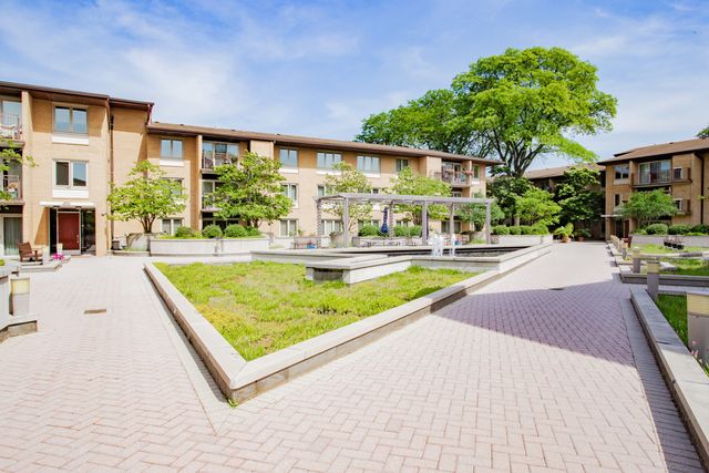 2420 W Talcott Road 211, Park Ridge, IL 60068