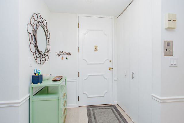2420 W Talcott Road 211, Park Ridge, IL 60068