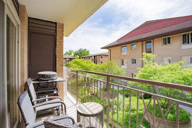 2420 W Talcott Road 211, Park Ridge, IL 60068