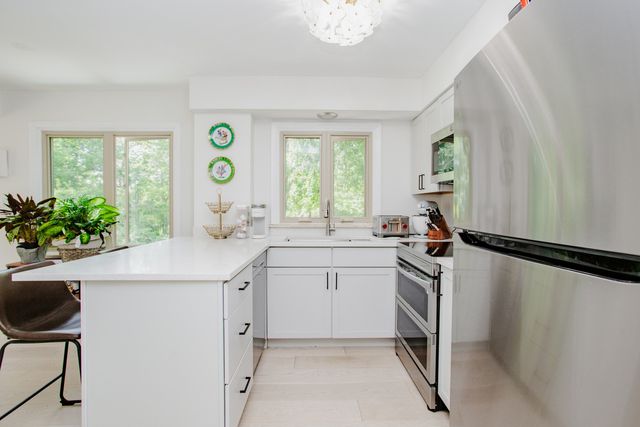 2420 W Talcott Road 211, Park Ridge, IL 60068