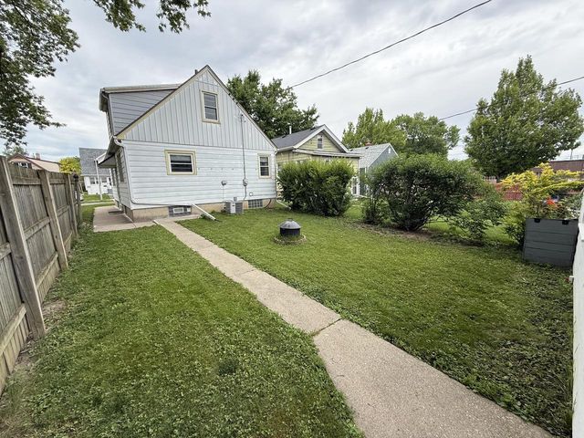 2210 S 56th STREET, West Allis, WI 53219