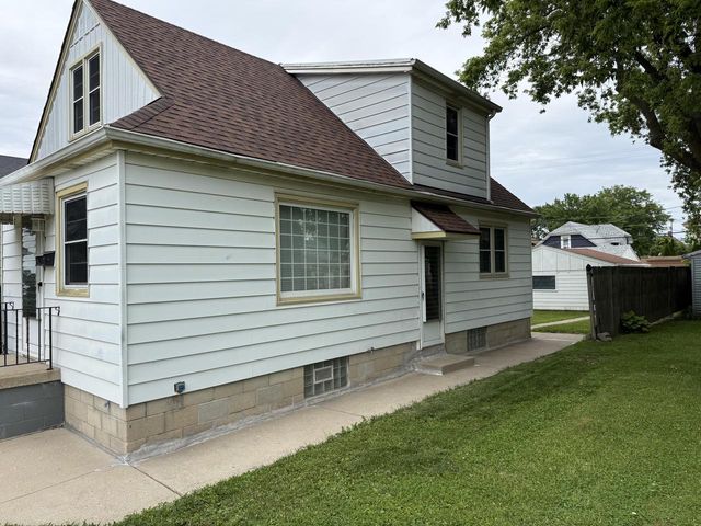 2210 S 56th STREET, West Allis, WI 53219