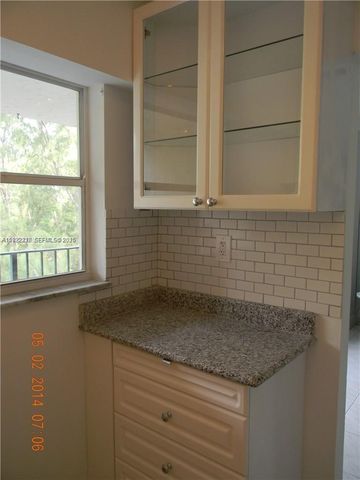 16508 NE 26th Ave 502, North Miami Beach, FL 33160