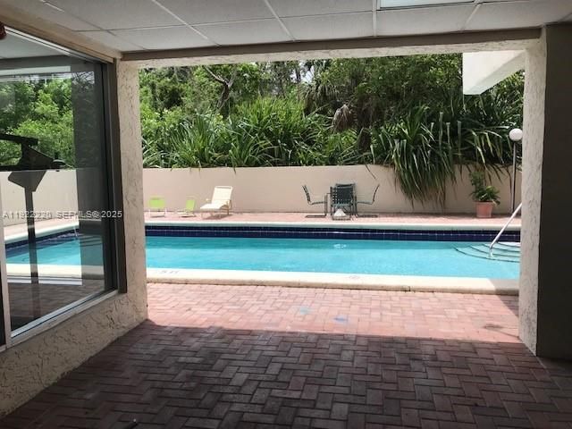 16508 NE 26th Ave 502, North Miami Beach, FL 33160