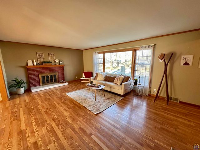 1305 SW Ward PKY, Topeka, KS 66604