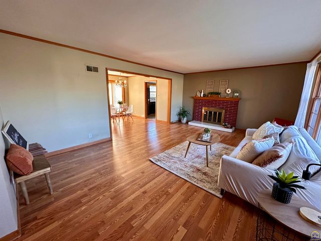 1305 SW Ward PKY, Topeka, KS 66604