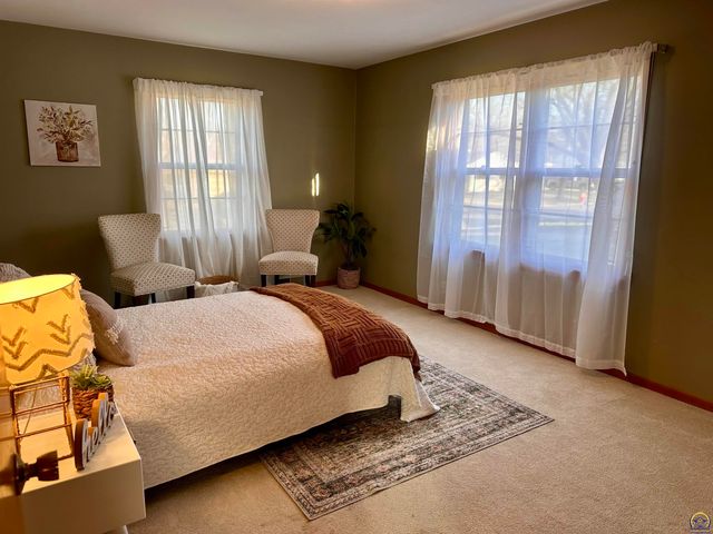 1305 SW Ward PKY, Topeka, KS 66604