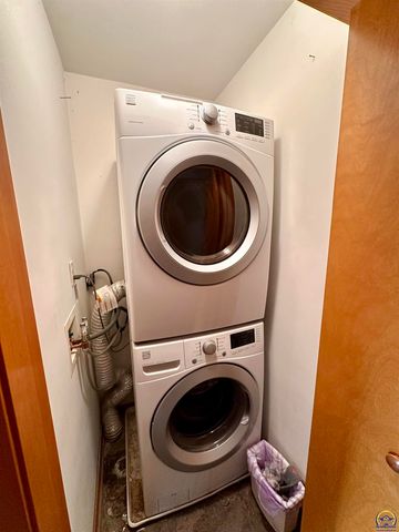 1305 SW Ward PKY, Topeka, KS 66604