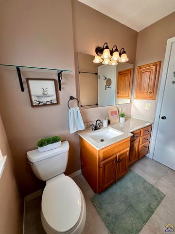 1305 SW Ward PKY, Topeka, KS 66604