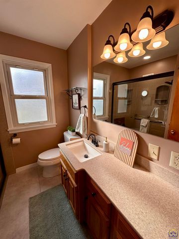 1305 SW Ward PKY, Topeka, KS 66604