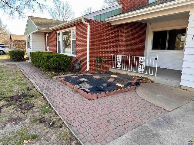 1305 SW Ward PKY, Topeka, KS 66604